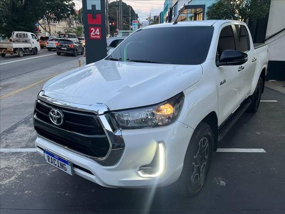 TOYOTA HILUX 2.8 D-4D TURBO DIESEL CD POWER PACK 4X4 MANUAL TOYOTA HILUX 2.8 D-4D TURBO DIESEL CD POWER PACK 4X4 MANUAL